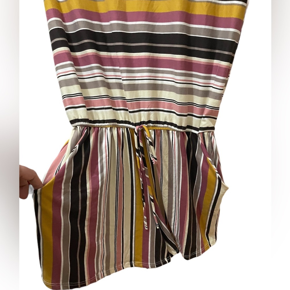 NWT stripped romper with pockets - Picture 2 of 4